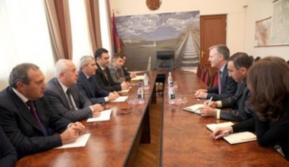 ՀՀ տրանսպորտի, կապի և տեղեկատվական տեխնոլոգիաների նախարարն ընդունեց ԱԶԲ պատվիրակությանը