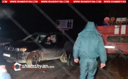 Փրկարարները ձյան մեջ արգելափակված BMW X5 և Mercedes Vito մակնիշի ավտոմեքենաները ճոպանով դուրս են բերել անվտանգ վայր