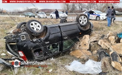Արագածոտնում Nissan X-Trail-ը բախվել է քարերին ու գլխիվայր շրջվել. կան վիրավորներ