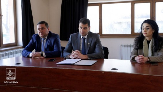 Քաղաքապետը ներկայացրել է Կենդանաբանական այգու տնօրենի ԺՊ-ին
