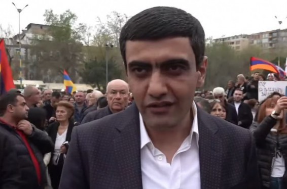 Գրիչով կամ խնդրելով հարց չի լուծվում, զենքով են լուծվում բոլոր հարցերը, երկրորդ տարբերակ չկա․ Առուշ Առուշանյան