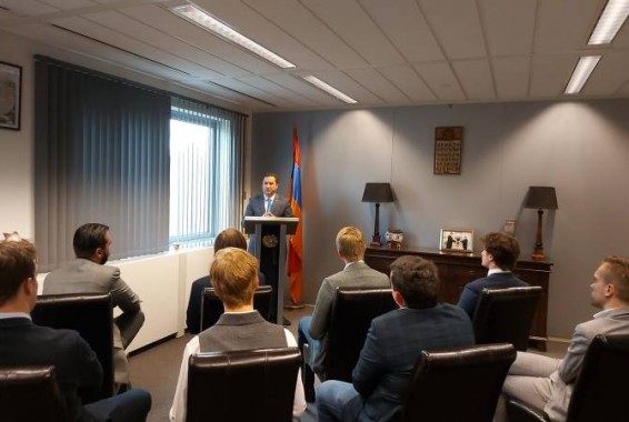 Դեսպան Բալայանը CDJA կուսակցության անդամների հետ խոսել է արցախահայության առջև կանգնած մարտահրավերներից
