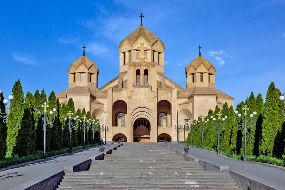 Սուրբ Գրիգոր Լուսավորիչ եկեղեցու դիմացի հատվածում 2023թ. շատրվանային համալիր կկառուցվի