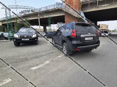 Toyota Prado-ի վարորդը Արմավիրի մարզի ոստիկանապետի ներկայությամբ երթևեկությունը խախտելով մտել է ռեստորանային համալիր