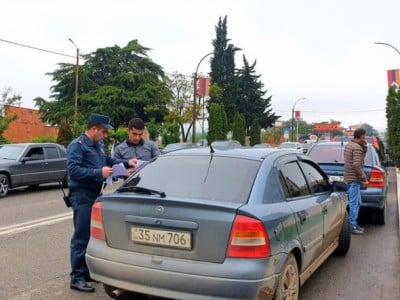 Արցախում ՃՈ-ն կանգնեցնում է բոլոր տրանսպորտային միջոցները, զննում դրանք ու փոխադրվող բեռը