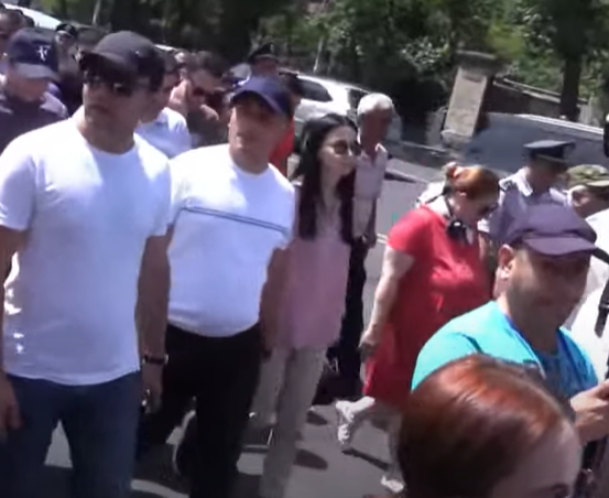 Երիտասարդների բողոքի ակցիան Ֆրանսիայի հրապարակում` ընդդեմ քաղաքական բռնաճնշումների (ուղիղ)