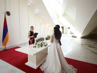 Ամուսնության պետական գրանցման, արարողության հանդիսավոր կերպով կազմակերպման պետվճարների սակագներն էականորեն նվազել են․ ԱՆ