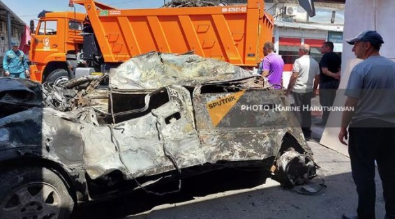 Спасатели обнаружили под завалами ТЦ в Ереване тело ребенка - число жертв достигло 15