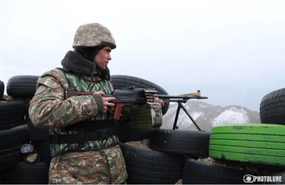 ВС Азербайджана обстреляли армянские боевые позиции. Огонь противника подавлен