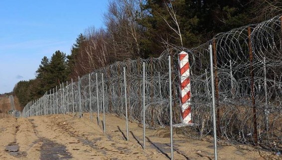 Польша начала строить забор на границе с Россией