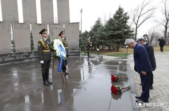 Генсек ОДКБ посетил ереванский пантеон 