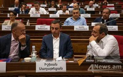 «Հրապարակ». Ինչու է ընդդիմությունը որոշել մասնակցել արտահերթ նիստին