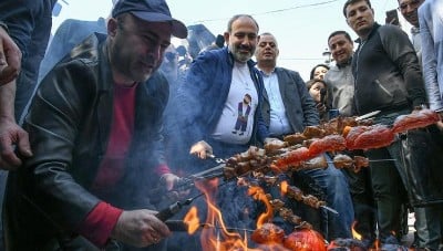 «Փաստ». Ոչինչ, որ գլորվում ենք ձորը, կարևորը՝ նշվի «քաղաքացու օրը»