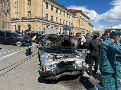 Գյումրիում բախվել են «Mercedes-Benz»-ը, «VAZ-21099»-ը և «Dodge»-ը. վերջինիս ուղևորը արգելափակվել է մեքենայում