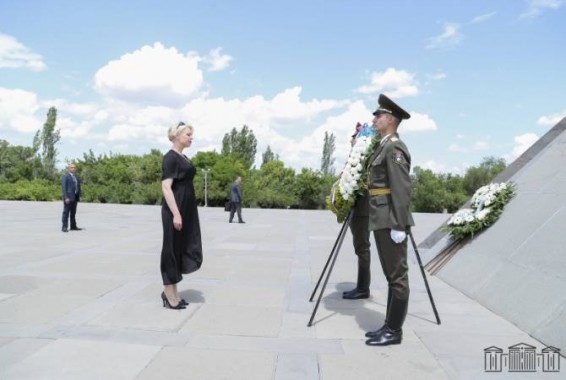 Председатель Парламента Словении в Мемориальном комплексе Цицернакаберда почтила память жертв Геноцида армян