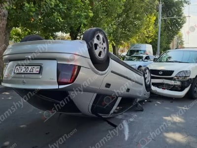 Երևանում բախվել են Lexus-ը, Opel-ը, Chevrolet-ը․ Opel-ը գլխիվայր շրջվել է, կան վիրավորներ