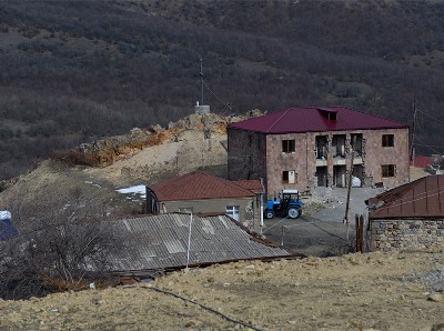 «Փաստ». Շուռնուխում բնակելի թաղամասի կառուցումը դեռ չի ավարտվել, դրամական օգնության տրամադրումը կշարունակվի