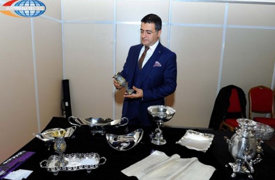 Պոլսահայ արծաթագործը շարունակում է 1954թ-ին հոր սկսած գործը