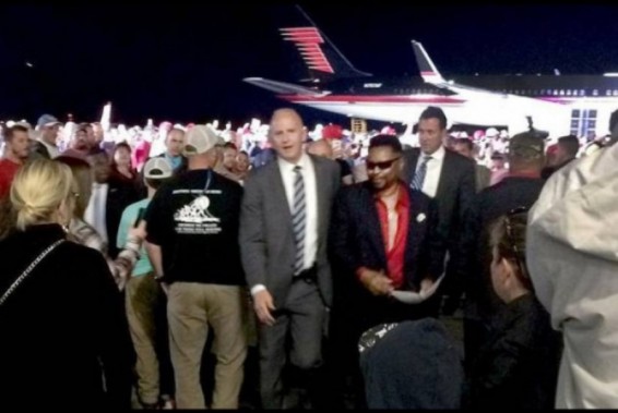 Դոնալդ Թրամփը հանրահավաքից վռնդել է իր իսկ կողմնակցին` նրան ցուցարարի տեղ դնելով