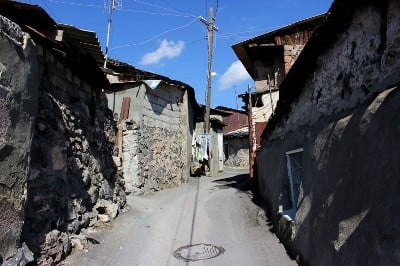 «Փաստ». Կոնդ թաղամասի բնակիչների հետ կապված ի՞նչ գումարների մասին է խոսվել քաղաքապետարանում