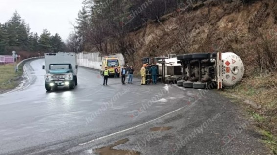 Հեղուկ գազ տեղափոխող «Iveco»-ն կողաշրջվել է, վարորդը՝ մահացել