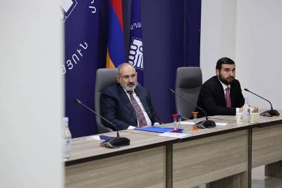 «Հրապարակ». Սա դեռ թատրոնի առաջին արարն է