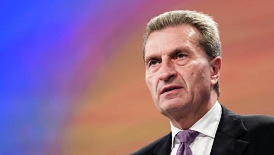 Юнкер осудил высказывания еврокомиссара Эттингера