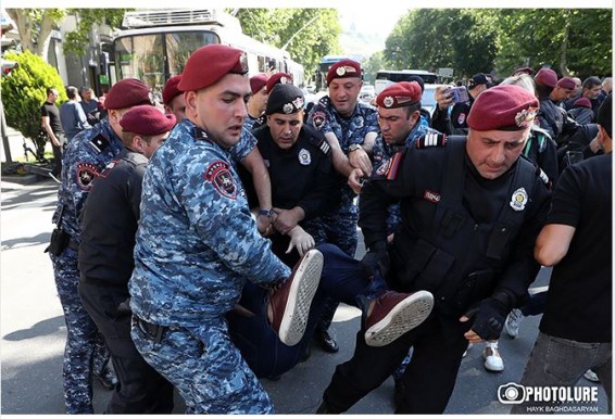 Армянская церковь обратилась с призывом к полицейским