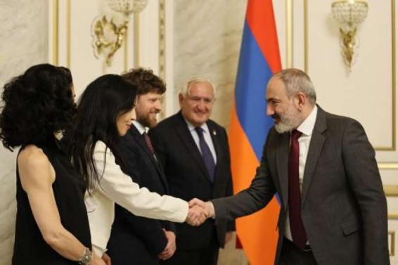 Փաշինյանը Ֆրանսիայի նախկին վարչապետի հետ խոսել է խաղաղության պայմանագրի և սահմանազատման մասին