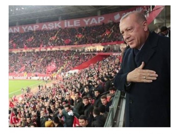 Эрдоган отменил поездку на саммит в Азербайджане и поехал на футбол