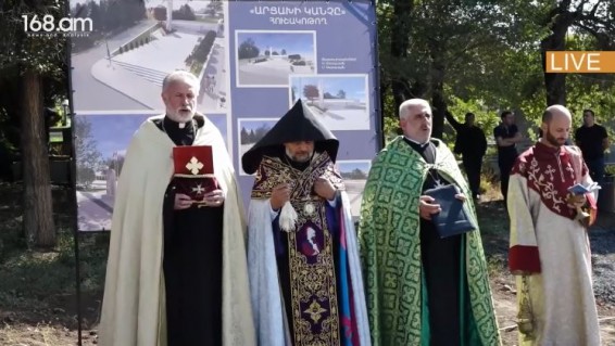 Церемония закладки и освящения фундамента мемориала 