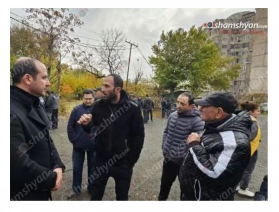 В Ереване проходит акция протеста против строительства 18-этажного здания