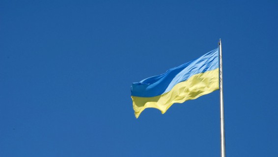 Киев готовит ноту протеста после сожжения украинского флага поляками