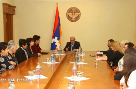 Բակո Սահակյանն ընդունել է «Մայրություն» հասարակական կազմակերպության մի խումբ անդամների
