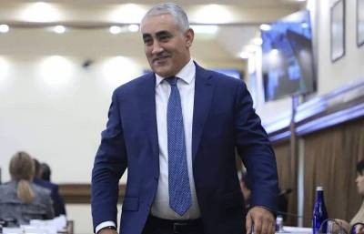 «Հրապարակ». «Լավ ես արել, մենք քո հետ ենք». մոտենում էին օրվա «հերոս» թաղապետին ու ջերմորեն ողջունում