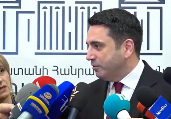 Ален Симонян назвал «политической демонстрацией коллекции весна-лето» активизацию вопроса импичмента премьеру
