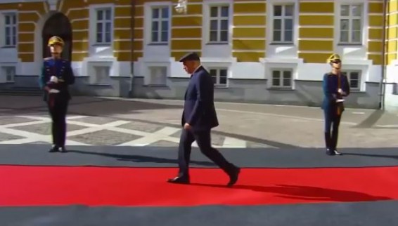 Пашинян прибыл на Красную Площадь для участия в параде