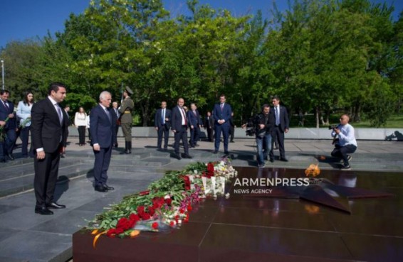 Высшее руководство Республики Армения почтило память погибших в Великой Отечественной войне