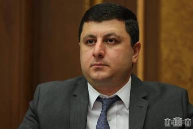 Քննչական կոմիտեի ղեկավարը ակնհայտ ապօրինություններն այնքան անտաղանդ ձևով էր փորձում «սվաղել», որ նույնիսկ ՔՊ-ական սեկտորում էր ծիծաղ առաջացնում․ Աբրահամյան
