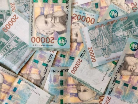 Արշակունյաց պողոտայում 1 միլիոն 600 հազար դրամ գտած երիտասարդը հրաժարվում է գումարը վերադարձնել տիրոջը