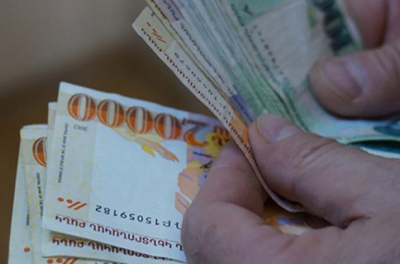 Քննությունները բարձր գնահատելու համար դասախոսն ուսանողներից կաշառք է պահանջել և ստացել