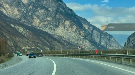 В Грузии временно ограничили движение для фур на дороге к Ларсу