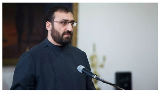 Церковь не может опуститься до такой же лексики: архиепископ – о постах Пашиняна