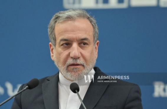 Иран не будет вести переговоры на фоне израильских атак: Аббас Арагчи