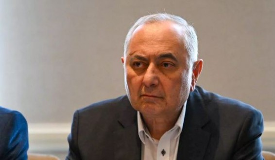 Главе медцентра 