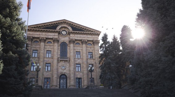 ԱԺ-ն արտահերթ նիստ կգումարի. կքննարկեն բռնության ճանապարհով պետական իշխանությանը տիրանալու անթույլատրելիությունն ու ժողովրդավարության պաշտպանությունը
