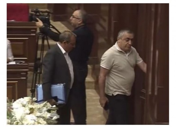 Парламентская оппозиция бойкотировала обсуждение ходатайства Генпрокуратуры Армении по делу Сейрана Оганяна