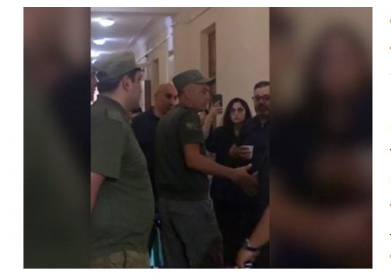 Помощник Левона Кочаряна покинул здание парламента Армении