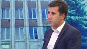 Ակնհայտ է, որ նիկոլիզմը կամաց-կամաց ձեռք է բերում ոչ թե քրիստոնեական աղանդի, այլ բոլորովին նոր կրոնի հատկանիշներ. Ռուբեն Մելիքյան