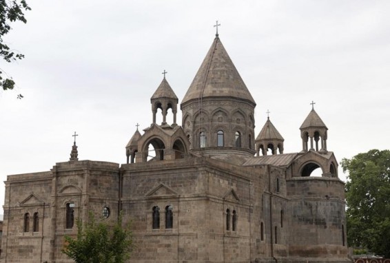 Վաղը դուրս կբերվի Սուրբ Արիստակես Հայրապետի մասունքակիր Աջը